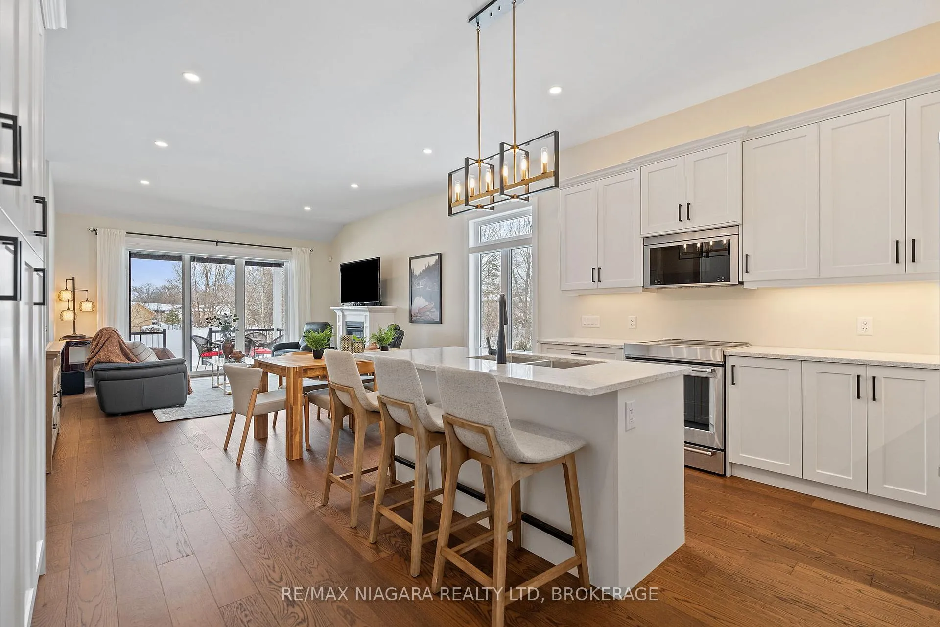 Photo 3 of 3359 Willguard Court, Niagara Falls, Chippawa — HOMEH