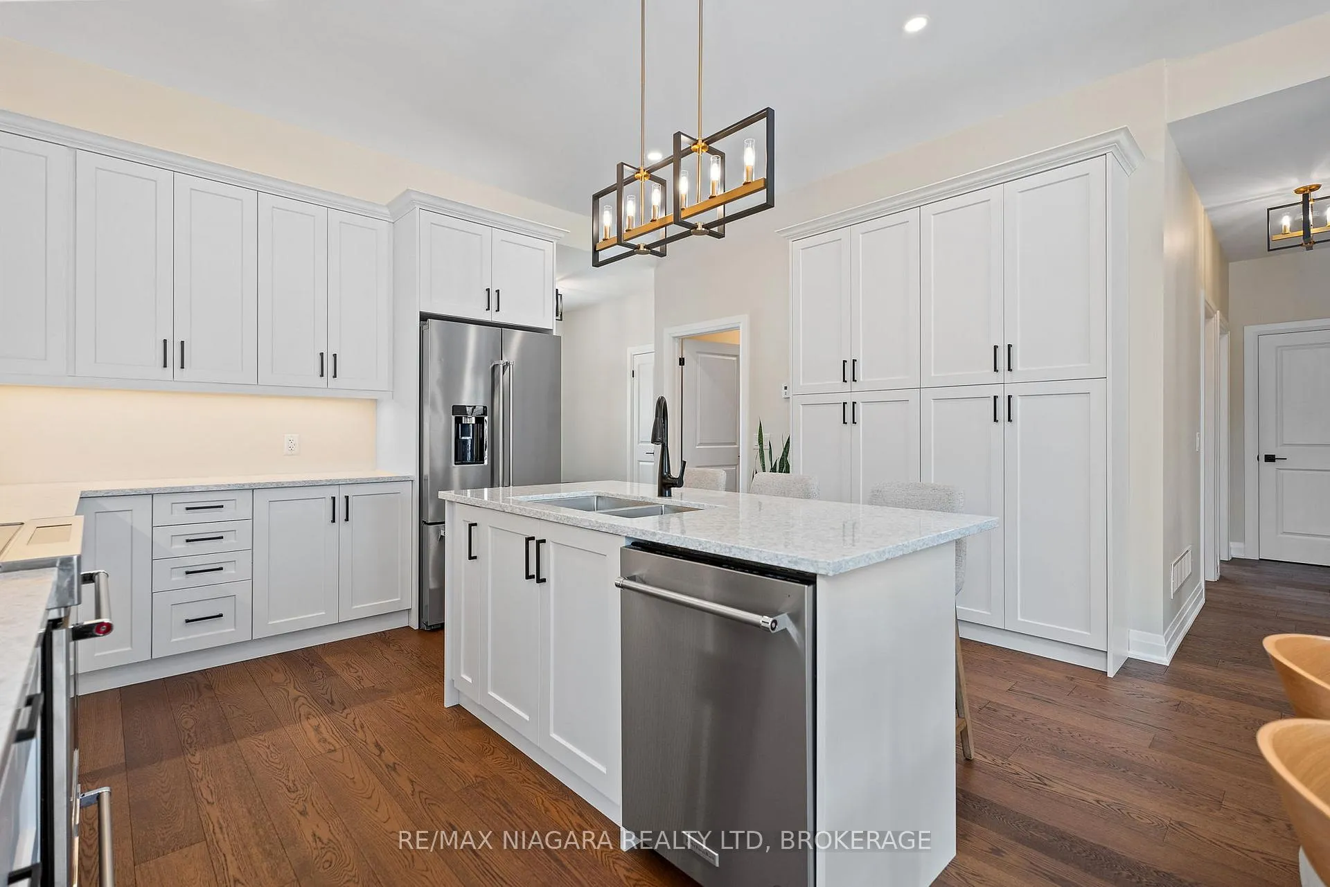 Photo 4 of 3359 Willguard Court, Niagara Falls, Chippawa — HOMEH