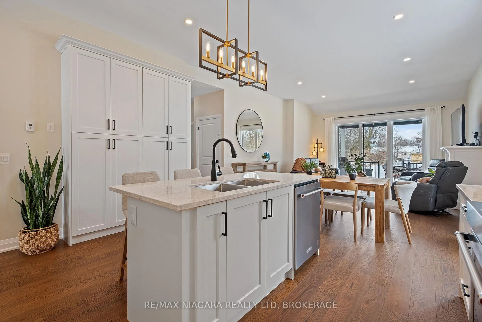 Photo 10 of 3359 Willguard Court, Niagara Falls, Chippawa — HOMEH