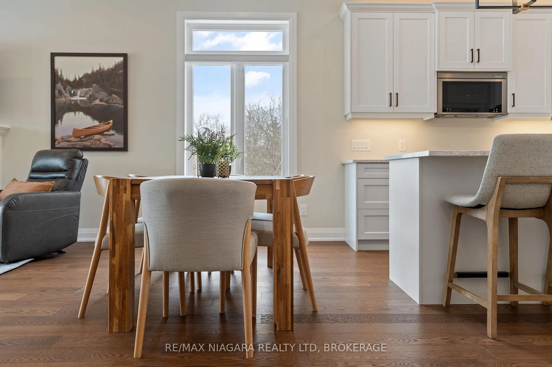 Photo 12 of 3359 Willguard Court, Niagara Falls, Chippawa — HOMEH