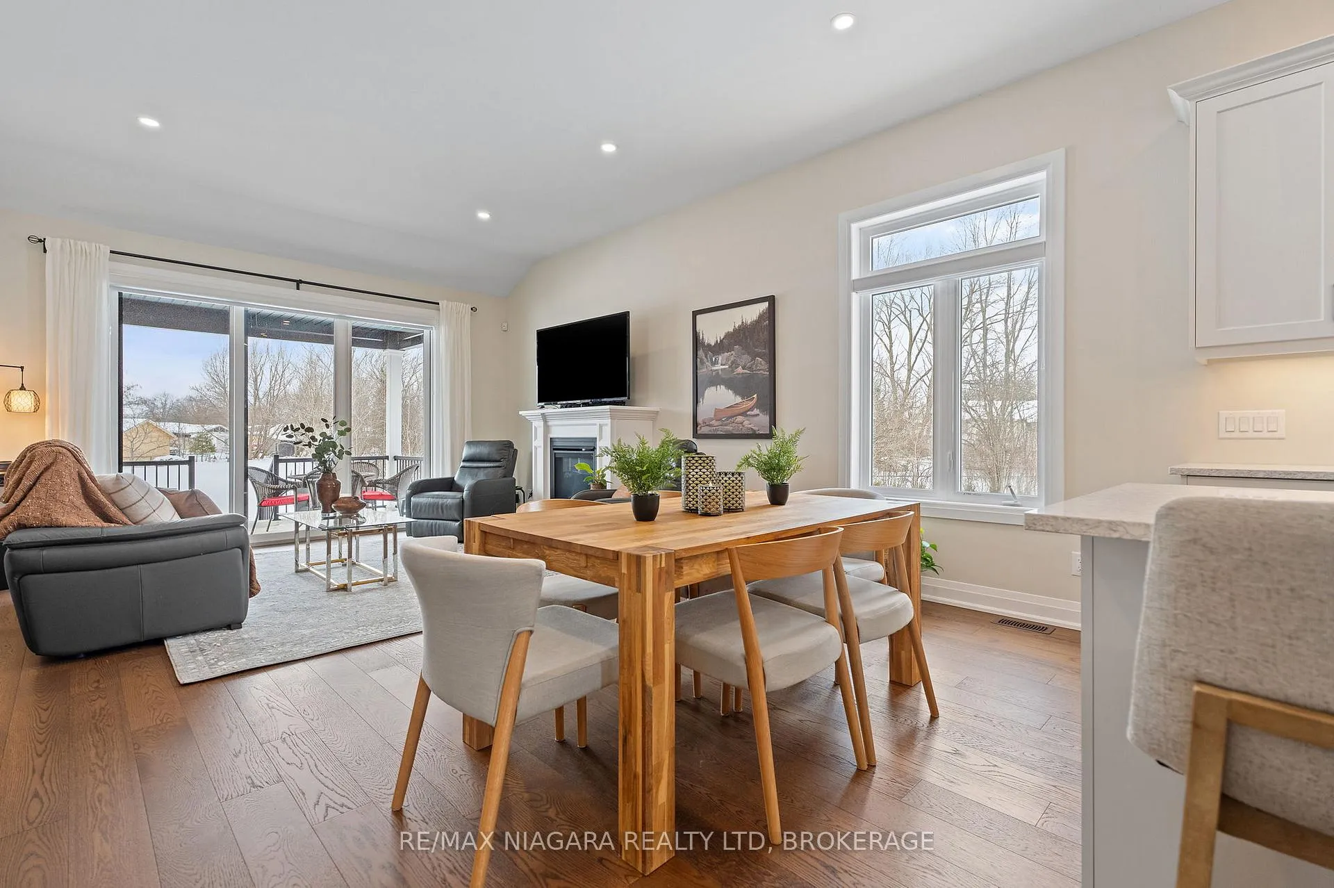 Photo 13 of 3359 Willguard Court, Niagara Falls, Chippawa — HOMEH