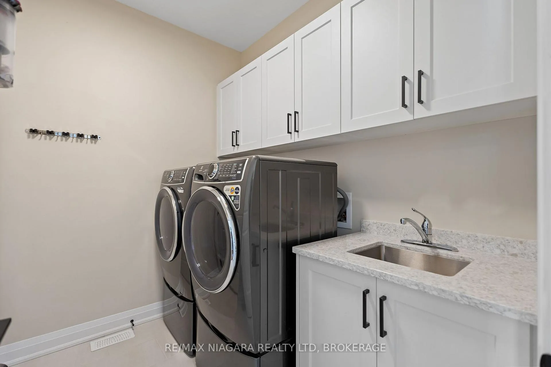 Photo 27 of 3359 Willguard Court, Niagara Falls, Chippawa — HOMEH