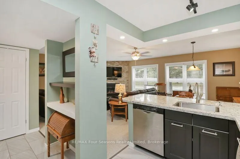 Photo 4 of 810 Suncrest Circle, Collingwood — HOMEH