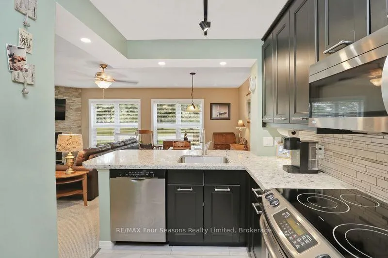 Photo 5 of 810 Suncrest Circle, Collingwood — HOMEH