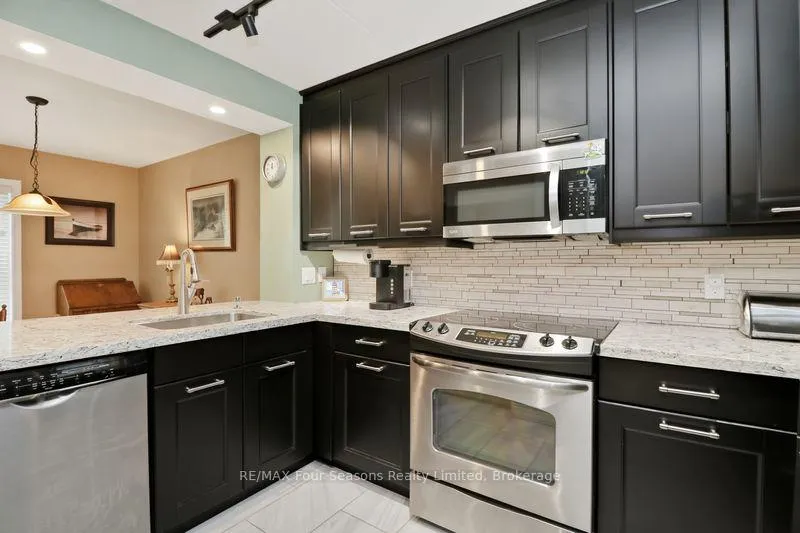 Photo 6 of 810 Suncrest Circle, Collingwood — HOMEH