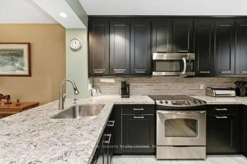 Photo 7 of 810 Suncrest Circle, Collingwood — HOMEH