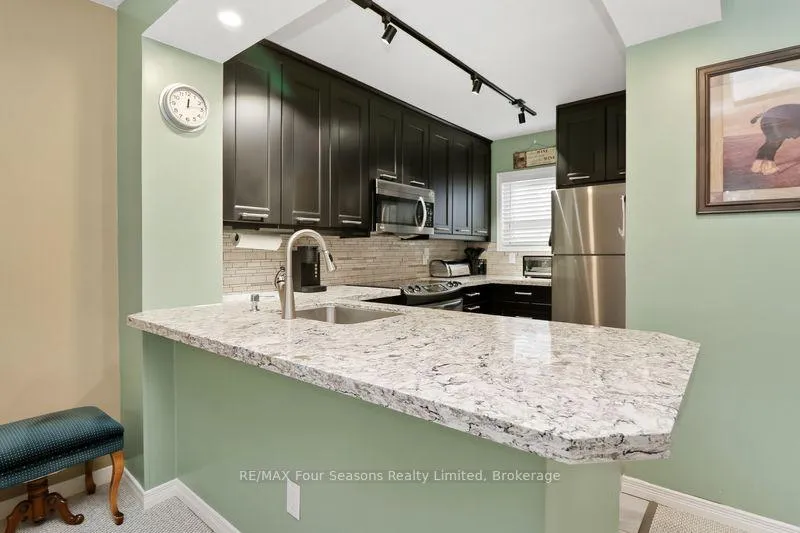 Photo 9 of 810 Suncrest Circle, Collingwood — HOMEH