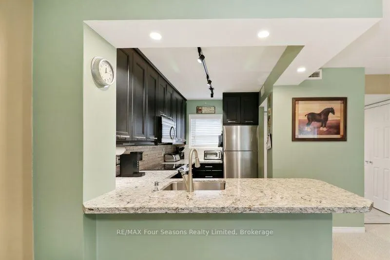 Photo 10 of 810 Suncrest Circle, Collingwood — HOMEH
