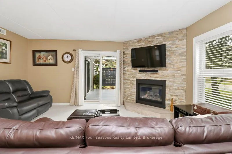 Photo 11 of 810 Suncrest Circle, Collingwood — HOMEH
