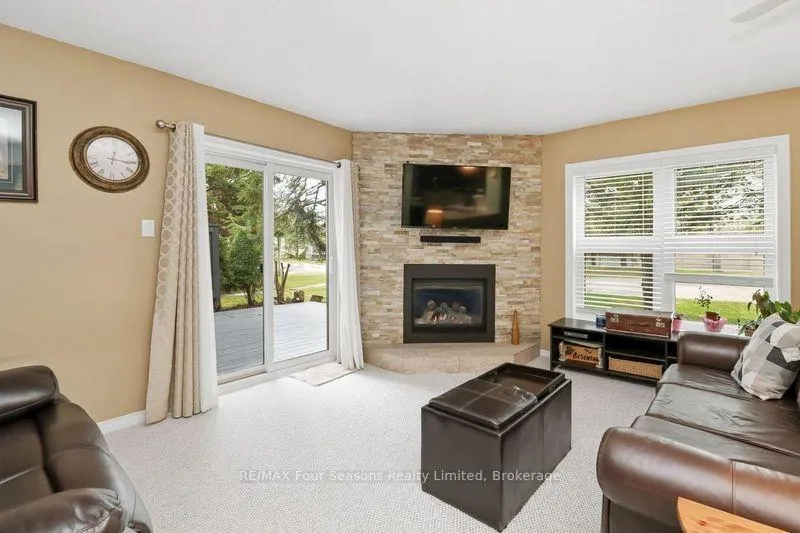 Photo 12 of 810 Suncrest Circle, Collingwood — HOMEH