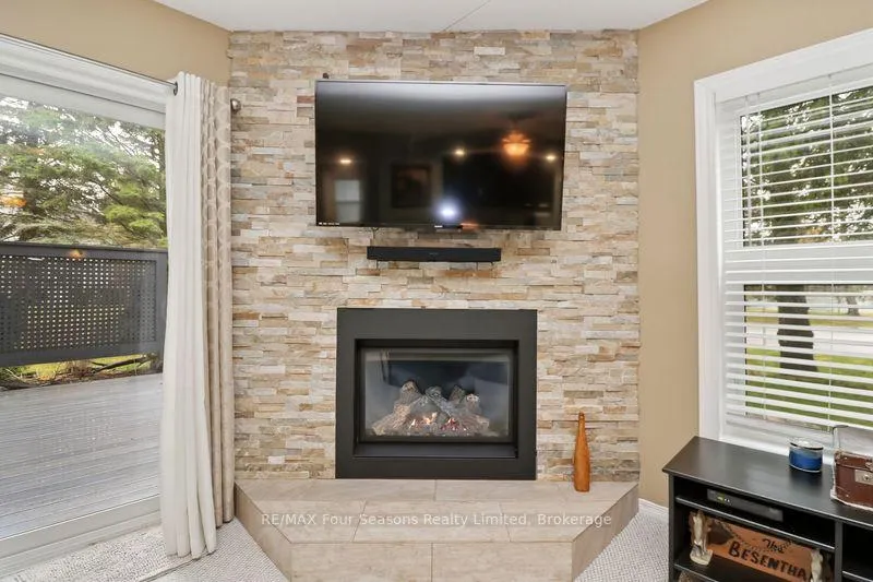 Photo 13 of 810 Suncrest Circle, Collingwood — HOMEH