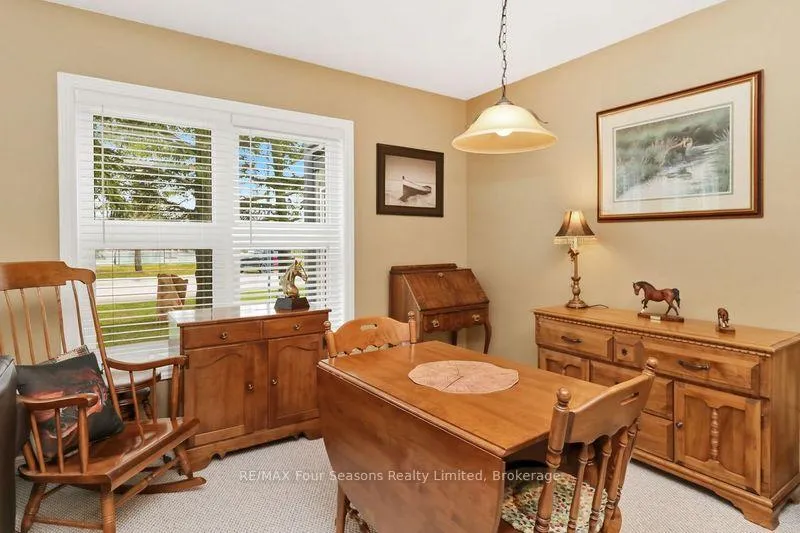 Photo 17 of 810 Suncrest Circle, Collingwood — HOMEH