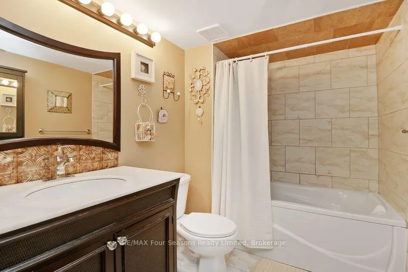 Photo 21 of 810 Suncrest Circle, Collingwood — HOMEH