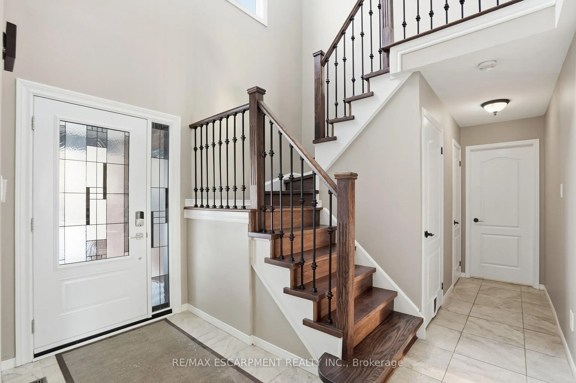 Photo 3 of 73 Riley Street, Hamilton, Waterdown — HOMEH