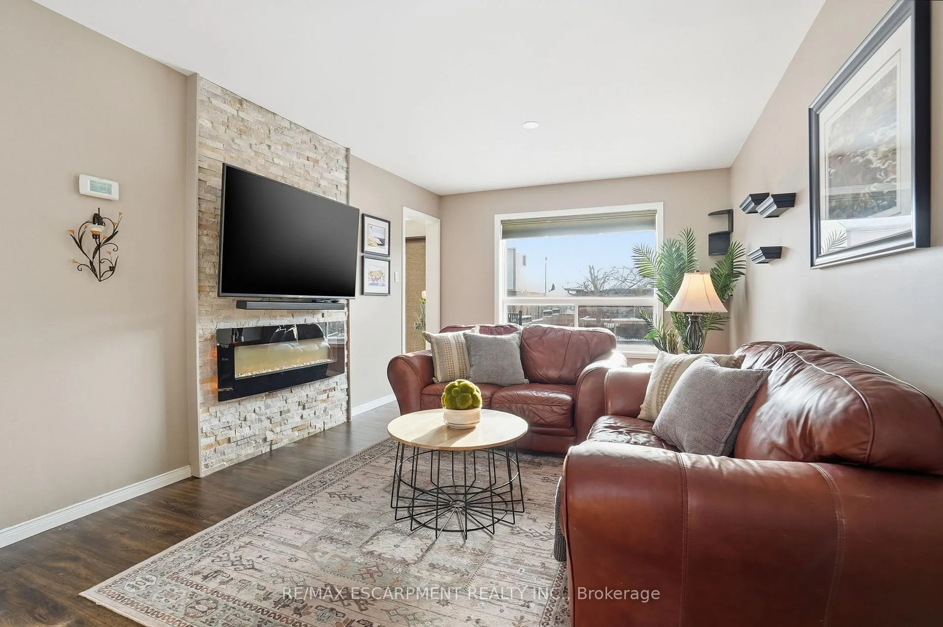 Photo 6 of 73 Riley Street, Hamilton, Waterdown — HOMEH