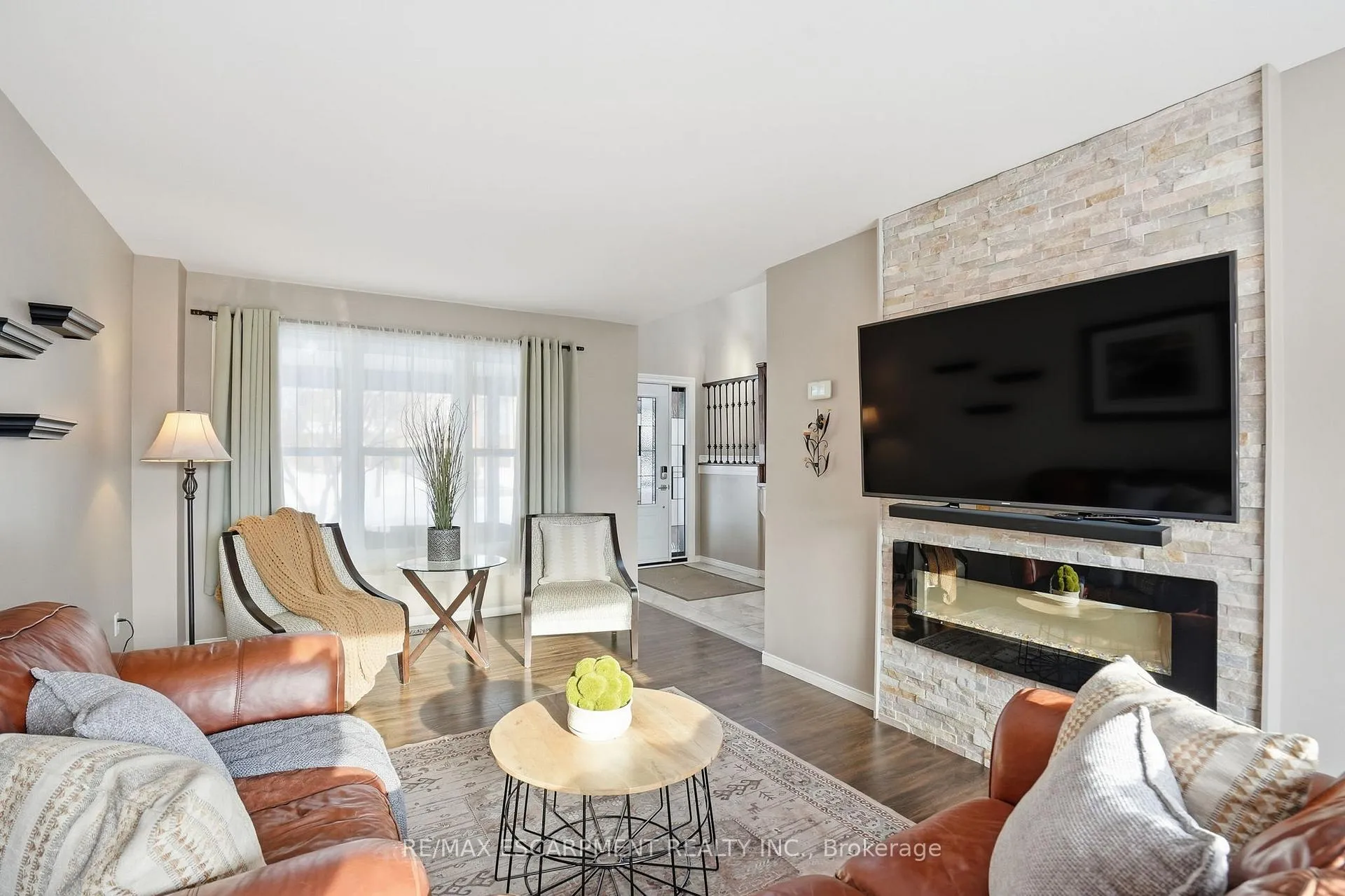 Photo 7 of 73 Riley Street, Hamilton, Waterdown — HOMEH
