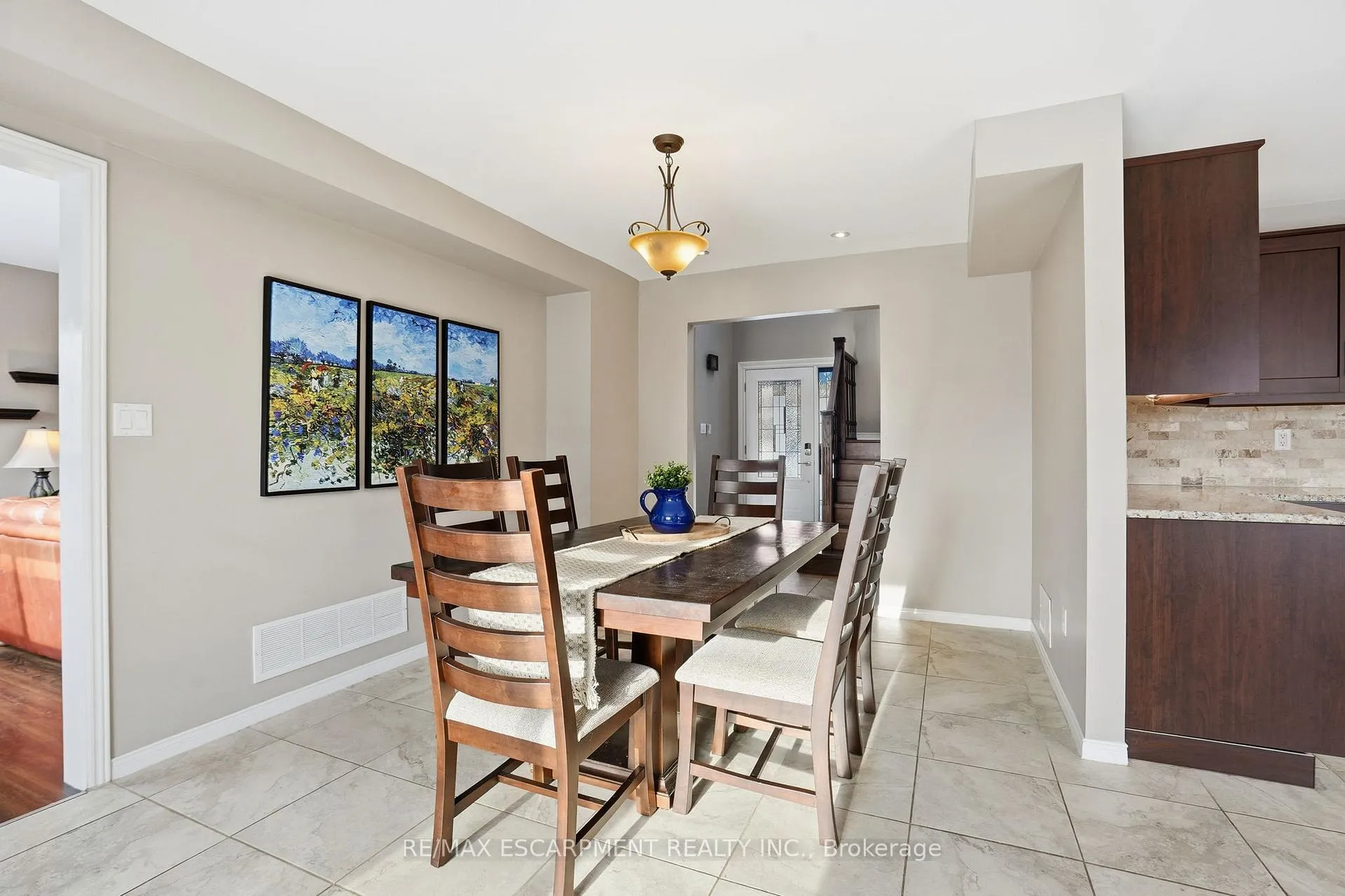 Photo 8 of 73 Riley Street, Hamilton, Waterdown — HOMEH