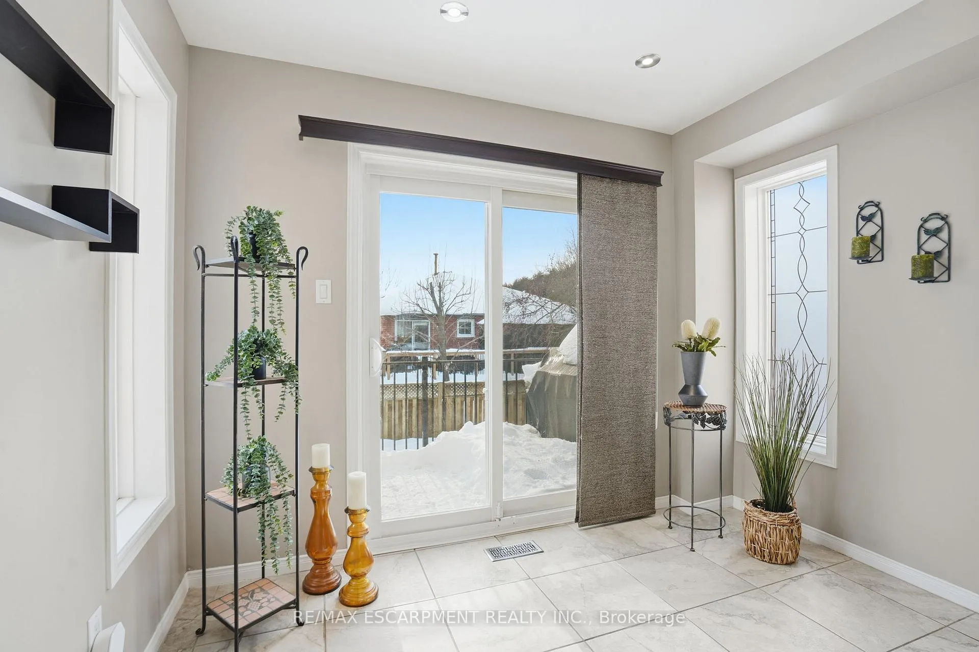 Photo 10 of 73 Riley Street, Hamilton, Waterdown — HOMEH