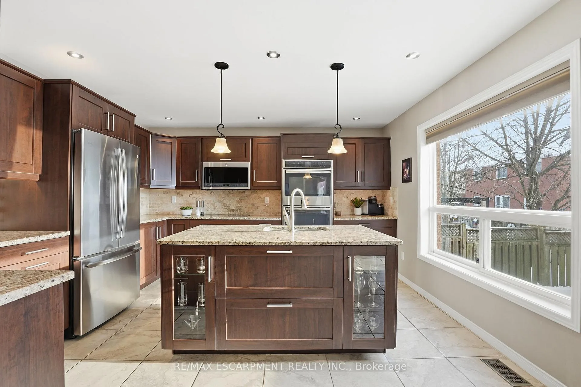 Photo 11 of 73 Riley Street, Hamilton, Waterdown — HOMEH