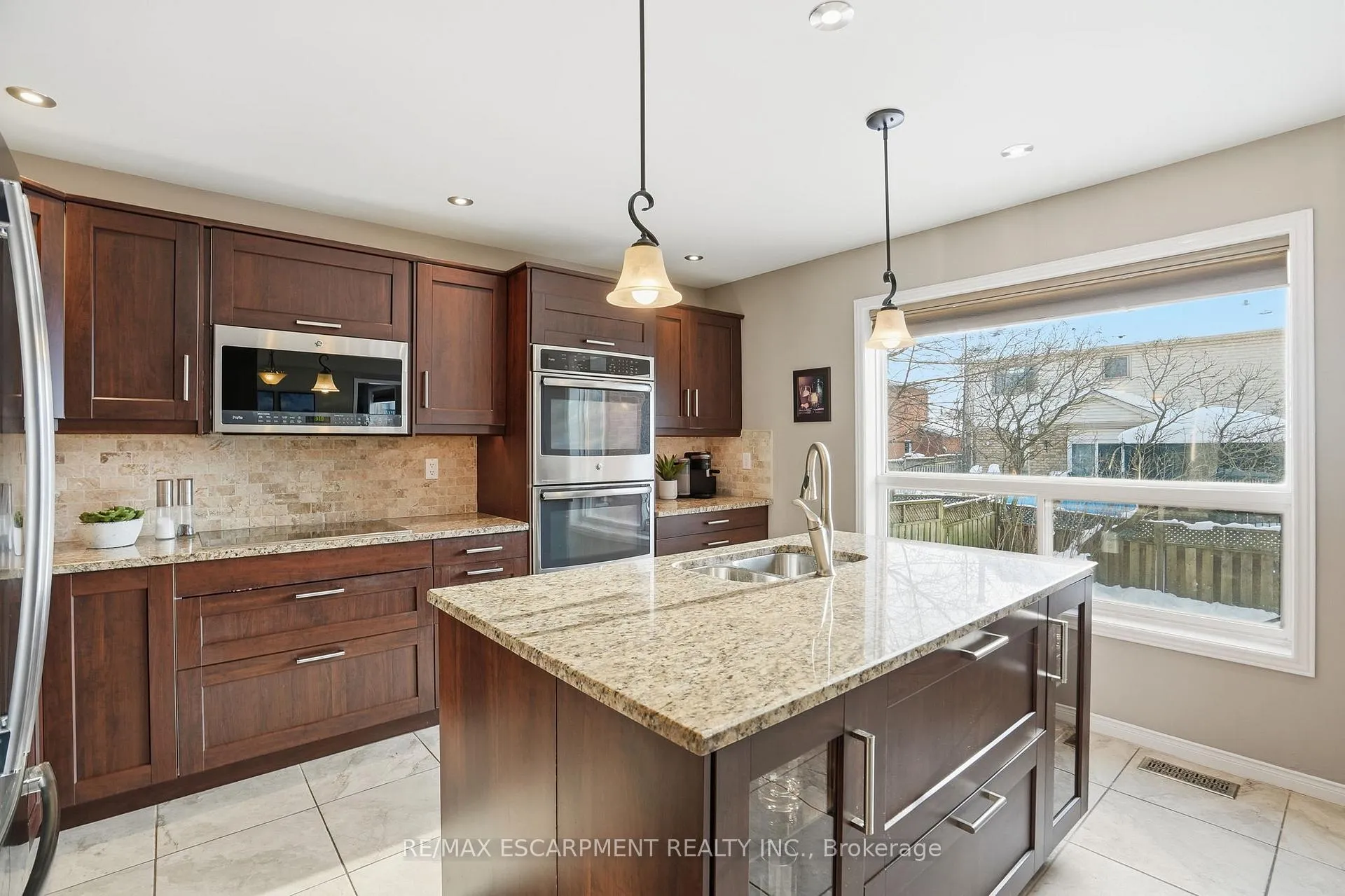 Photo 12 of 73 Riley Street, Hamilton, Waterdown — HOMEH