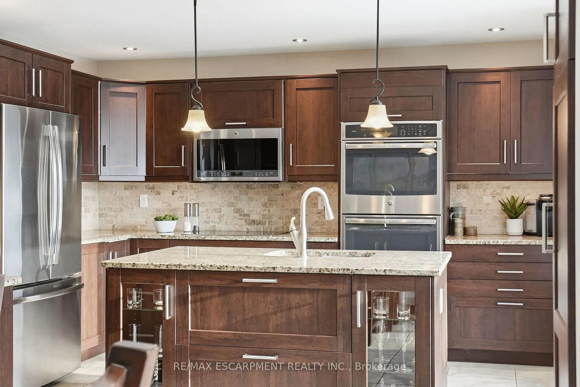 Photo 13 of 73 Riley Street, Hamilton, Waterdown — HOMEH