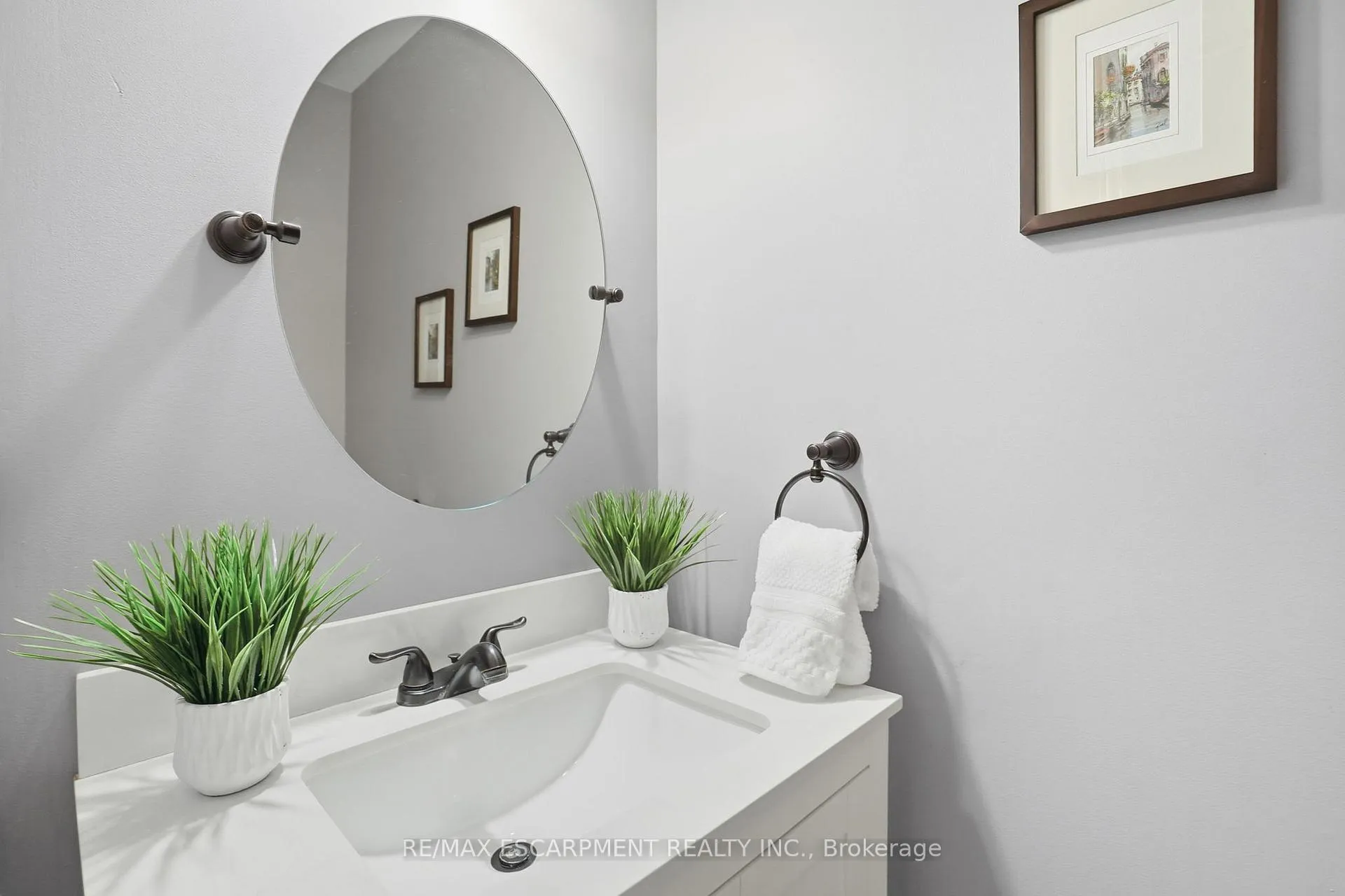 Photo 16 of 73 Riley Street, Hamilton, Waterdown — HOMEH