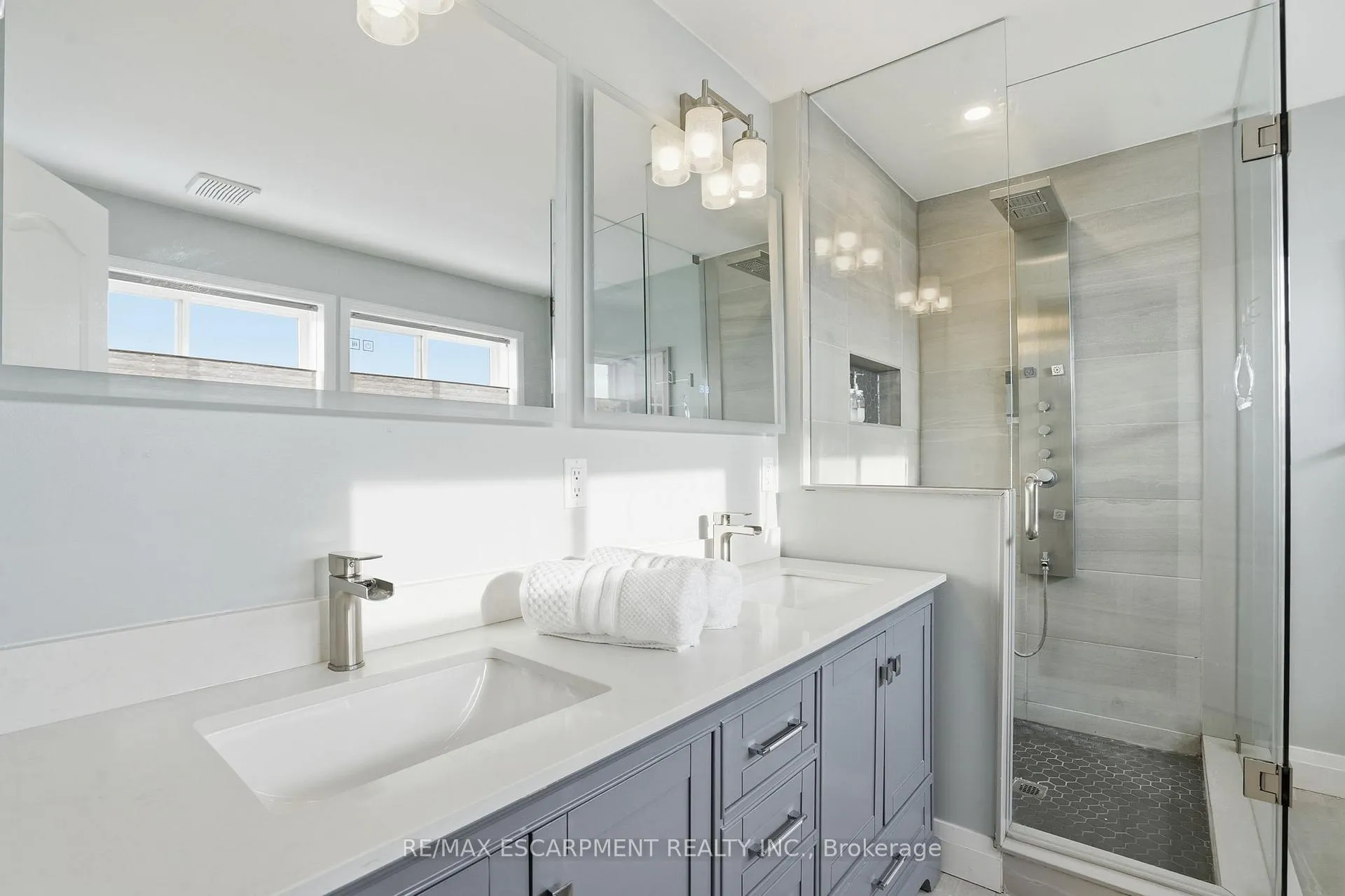 Photo 20 of 73 Riley Street, Hamilton, Waterdown — HOMEH