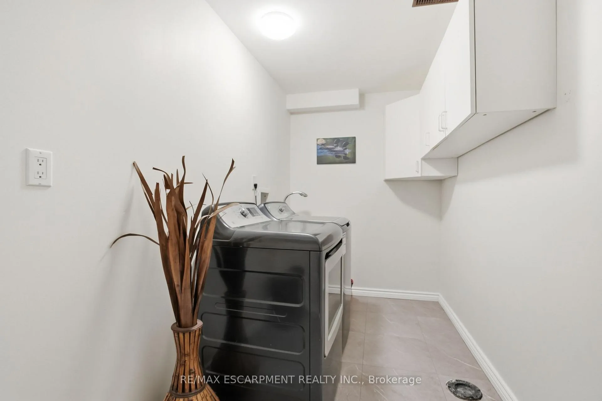 Photo 35 of 73 Riley Street, Hamilton, Waterdown — HOMEH