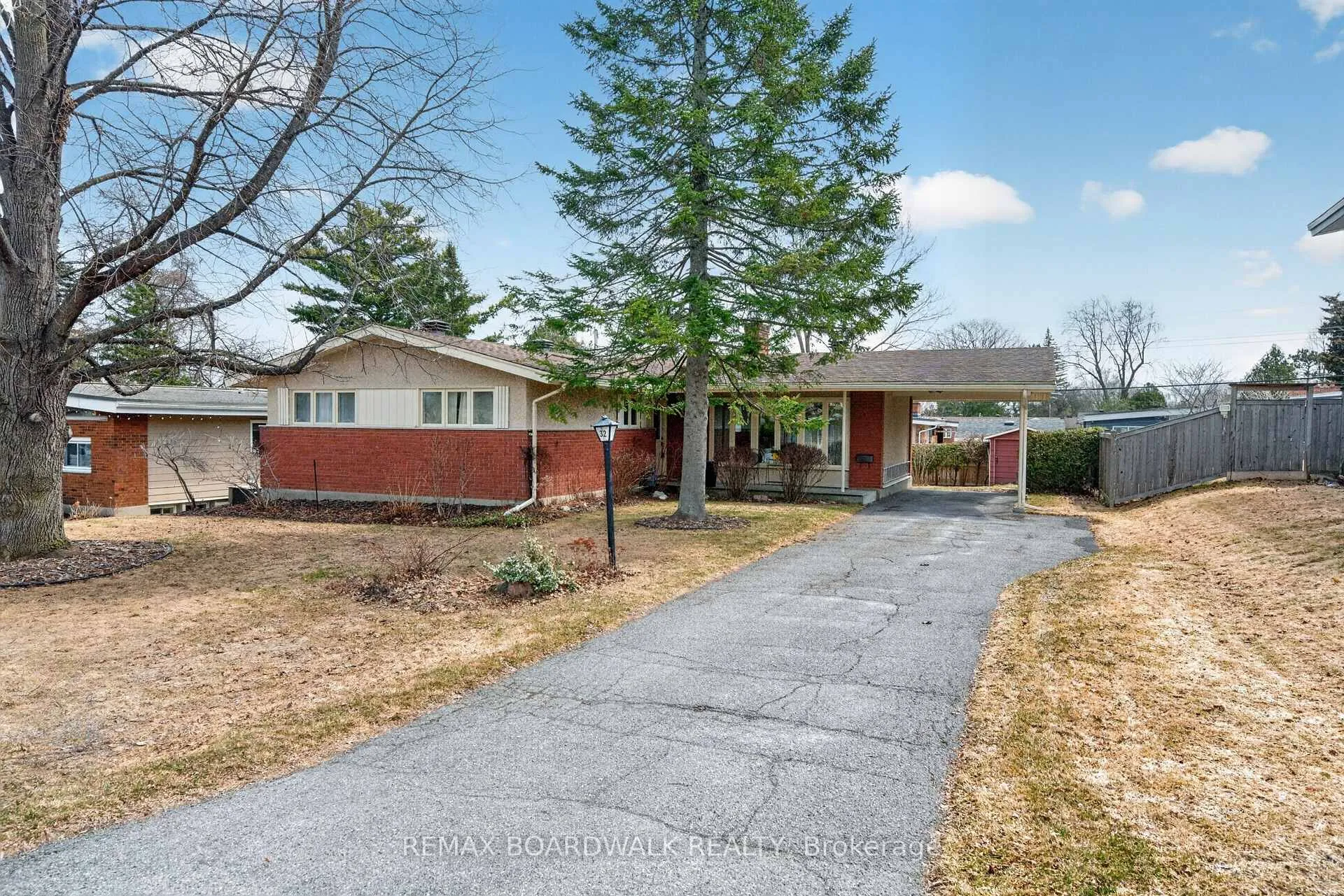 Photo 1 of 32 Bowmoor Avenue, Ottawa, Borden Farm/Stewart Farm/Carleton Heights/Parkwood Hills — HOMEH