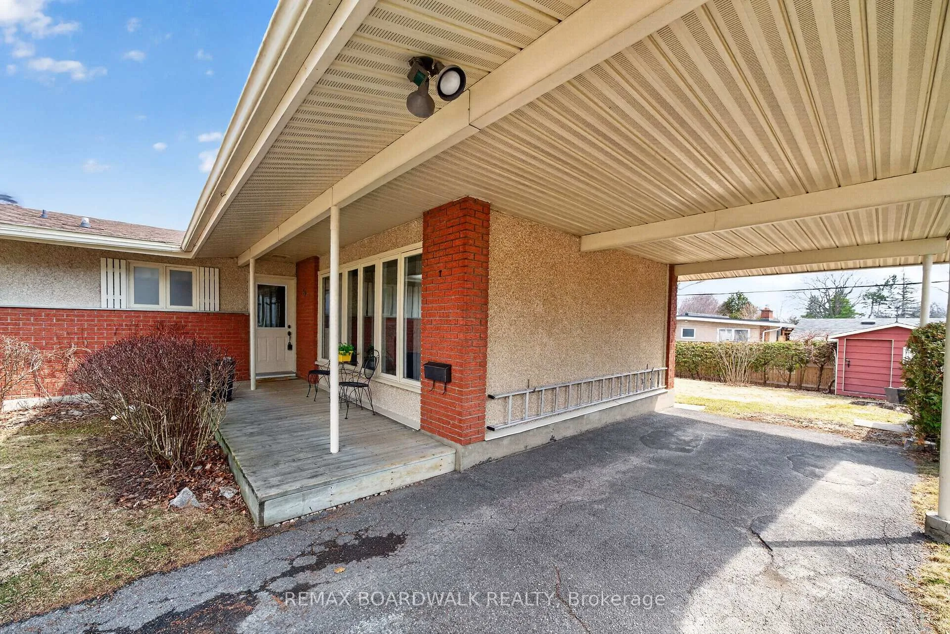 Photo 3 of 32 Bowmoor Avenue, Ottawa, Borden Farm/Stewart Farm/Carleton Heights/Parkwood Hills — HOMEH