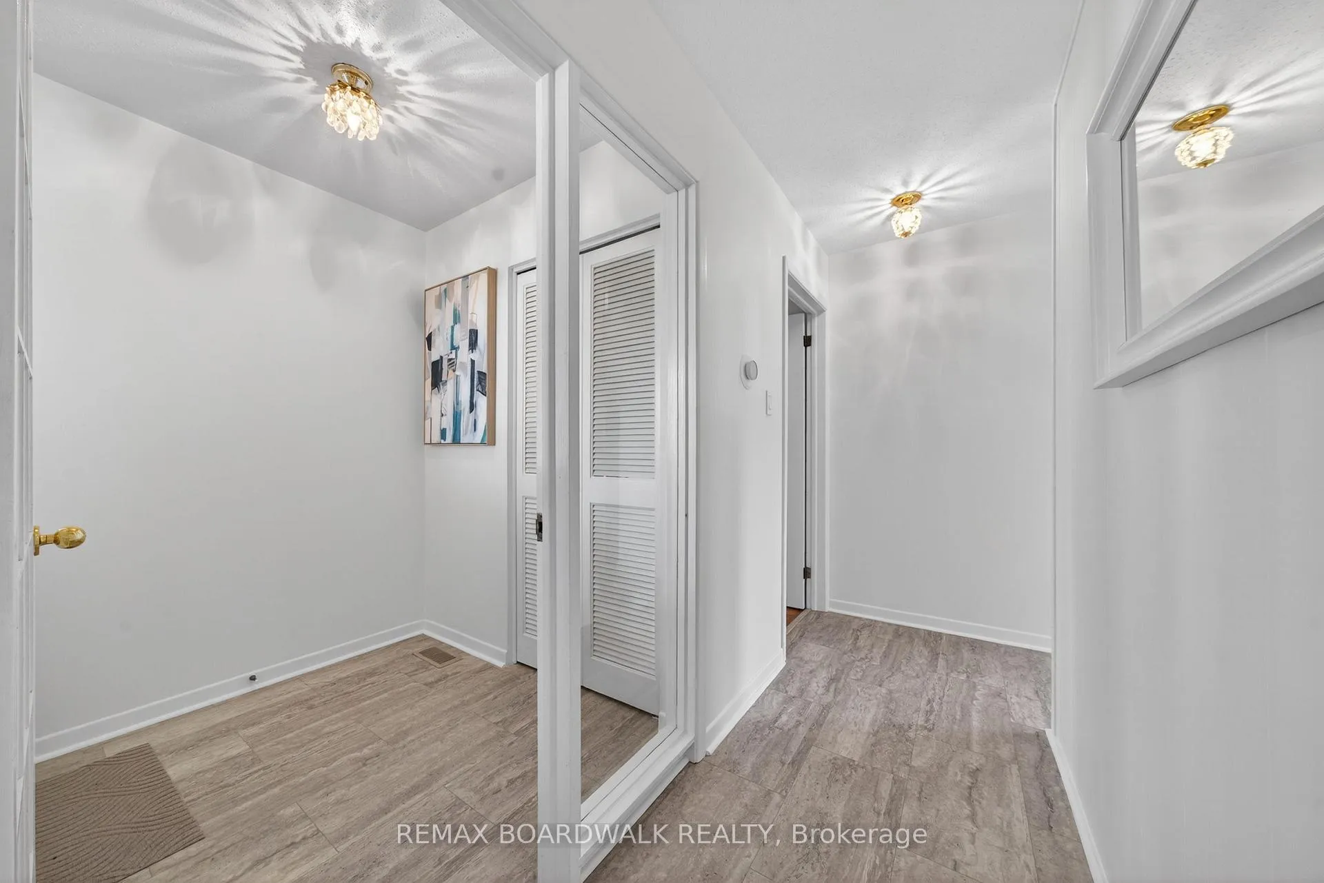 Photo 5 of 32 Bowmoor Avenue, Ottawa, Borden Farm/Stewart Farm/Carleton Heights/Parkwood Hills — HOMEH