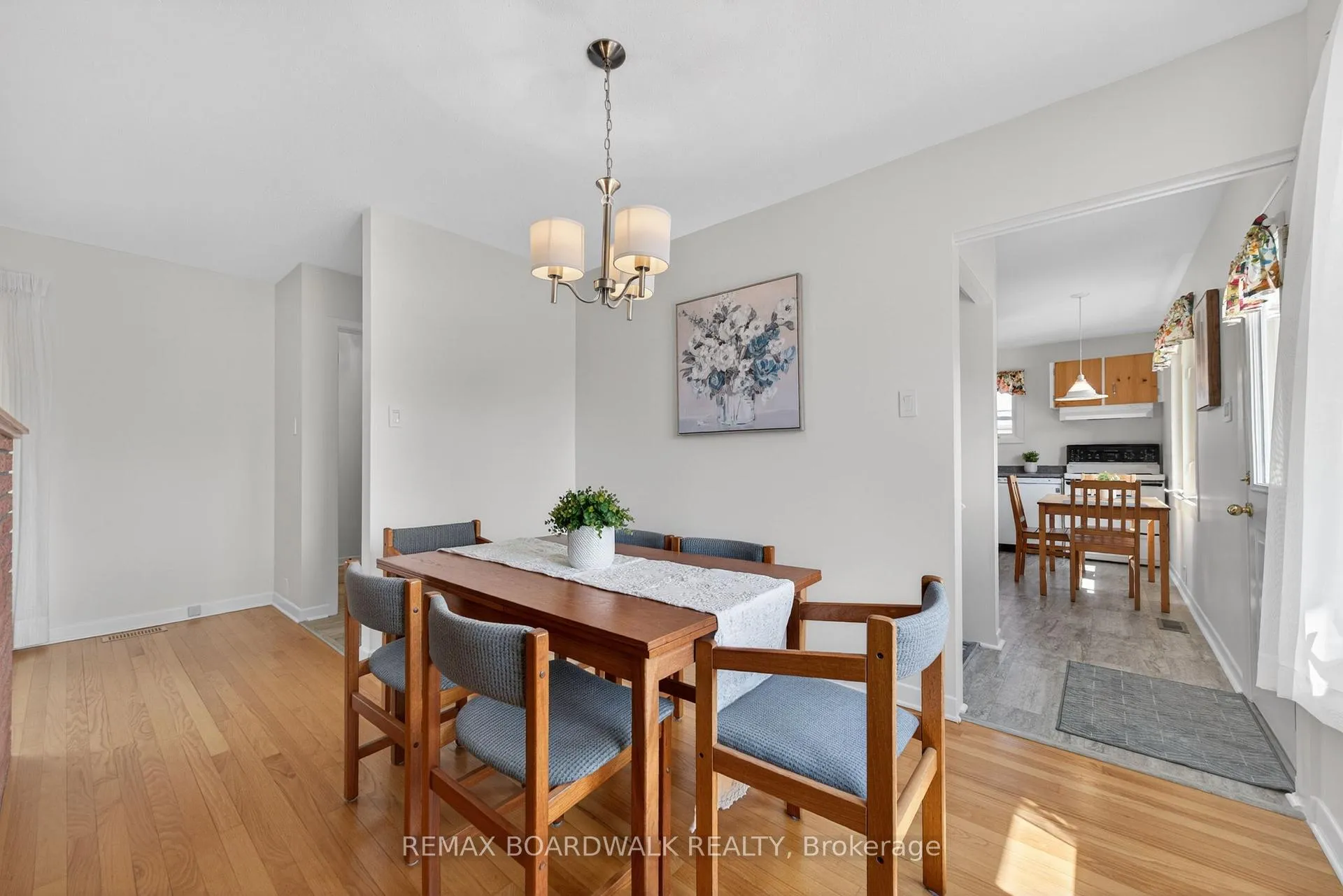 Photo 10 of 32 Bowmoor Avenue, Ottawa, Borden Farm/Stewart Farm/Carleton Heights/Parkwood Hills — HOMEH
