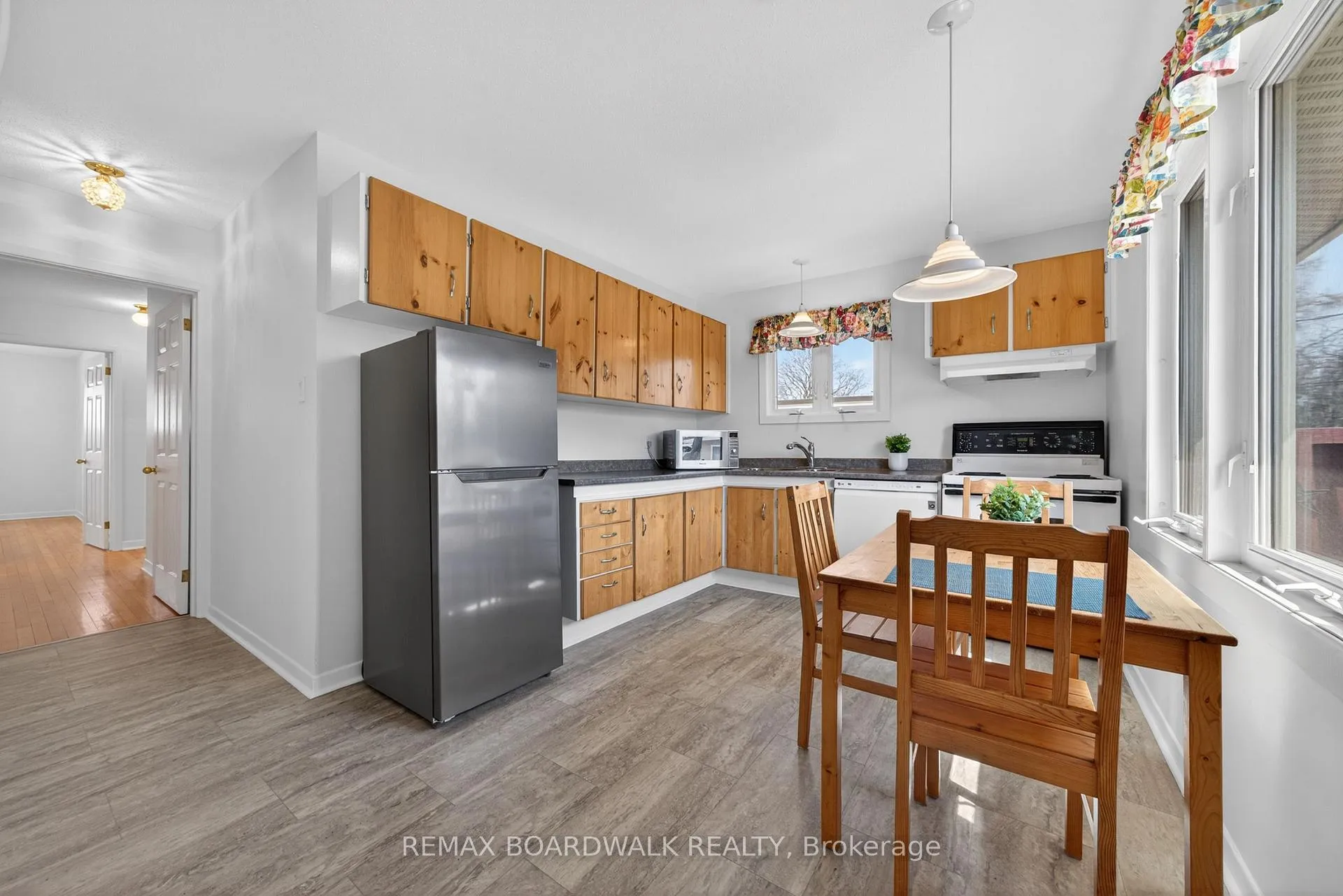 Photo 12 of 32 Bowmoor Avenue, Ottawa, Borden Farm/Stewart Farm/Carleton Heights/Parkwood Hills — HOMEH