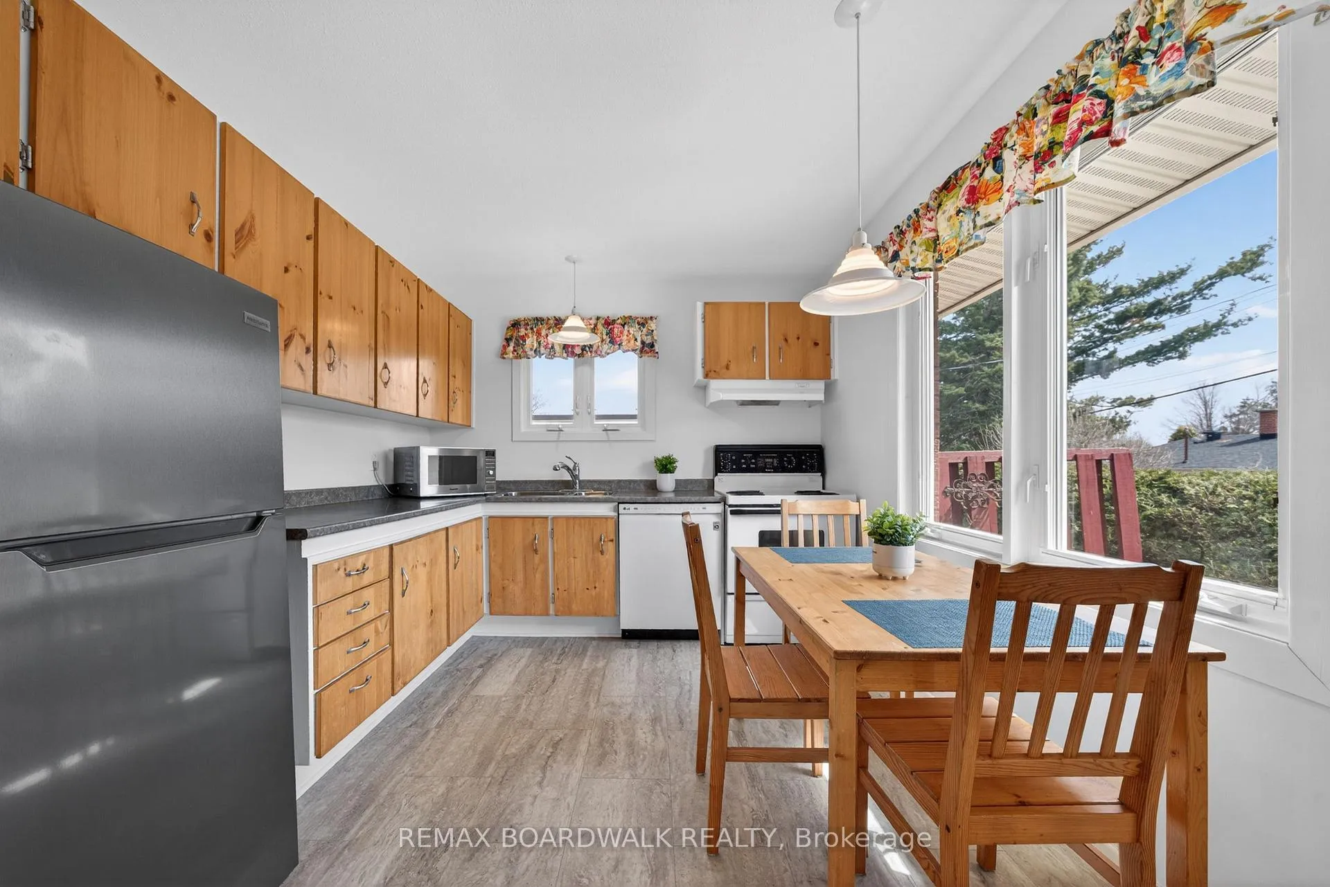 Photo 15 of 32 Bowmoor Avenue, Ottawa, Borden Farm/Stewart Farm/Carleton Heights/Parkwood Hills — HOMEH