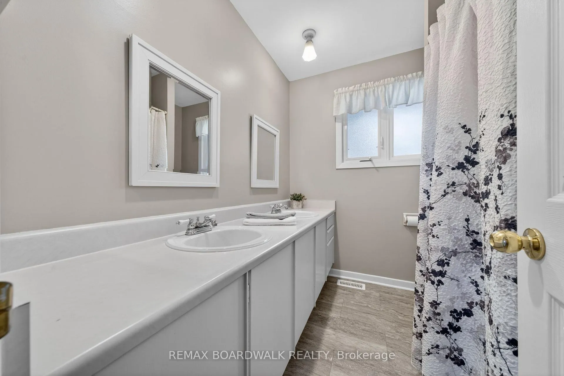 Photo 21 of 32 Bowmoor Avenue, Ottawa, Borden Farm/Stewart Farm/Carleton Heights/Parkwood Hills — HOMEH