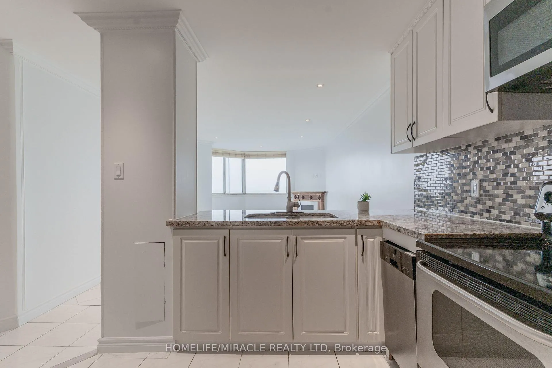 Photo 6 of Unit 2203, 234 Albion Road, Etobicoke, Elms-Old Rexdale — HOMEH