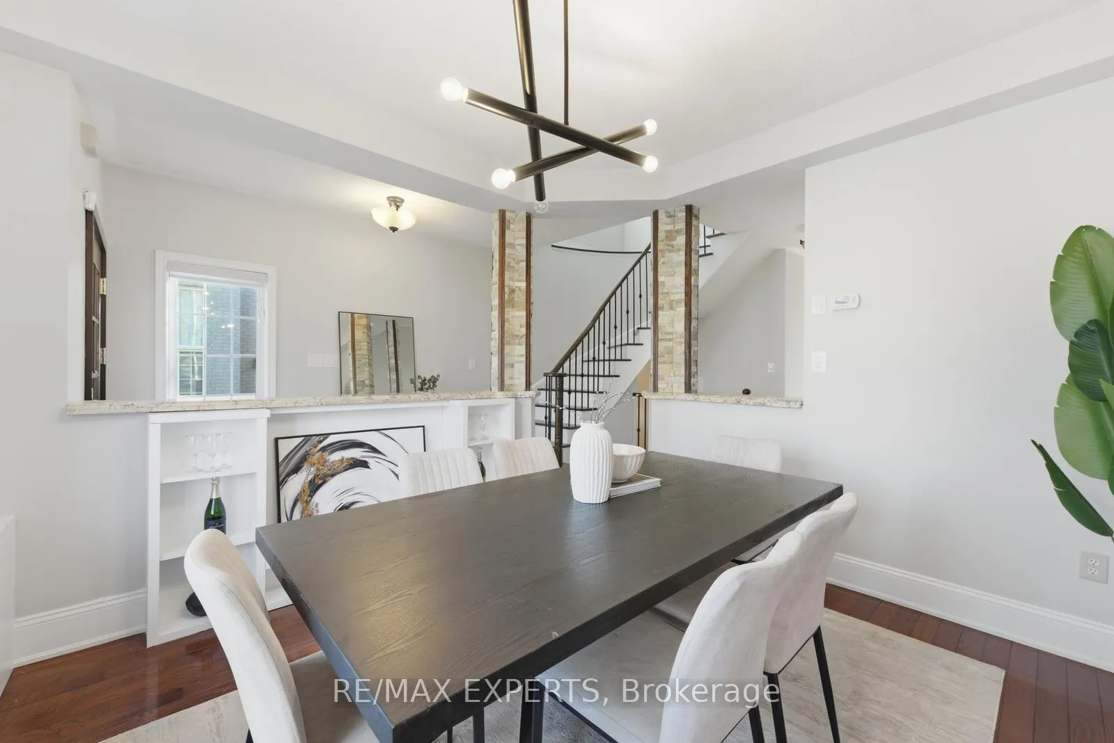 Photo 6 of 219 Regency View Heights, Vaughan, Rural Vaughan — HOMEH