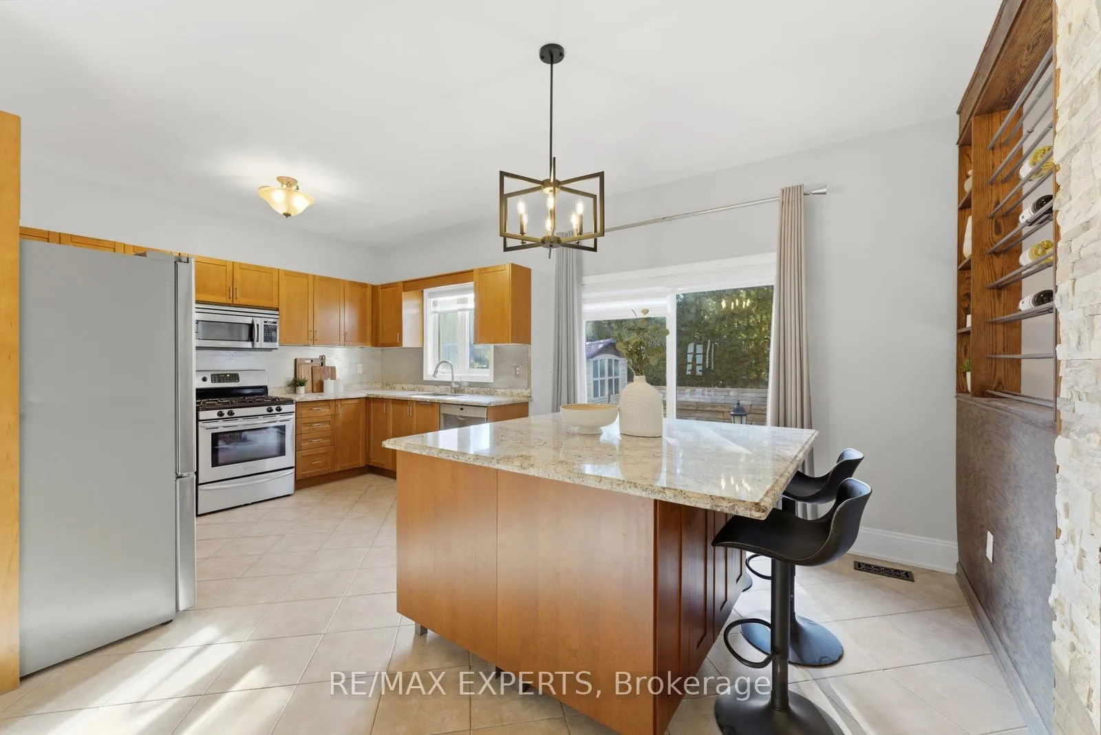 Photo 8 of 219 Regency View Heights, Vaughan, Rural Vaughan — HOMEH