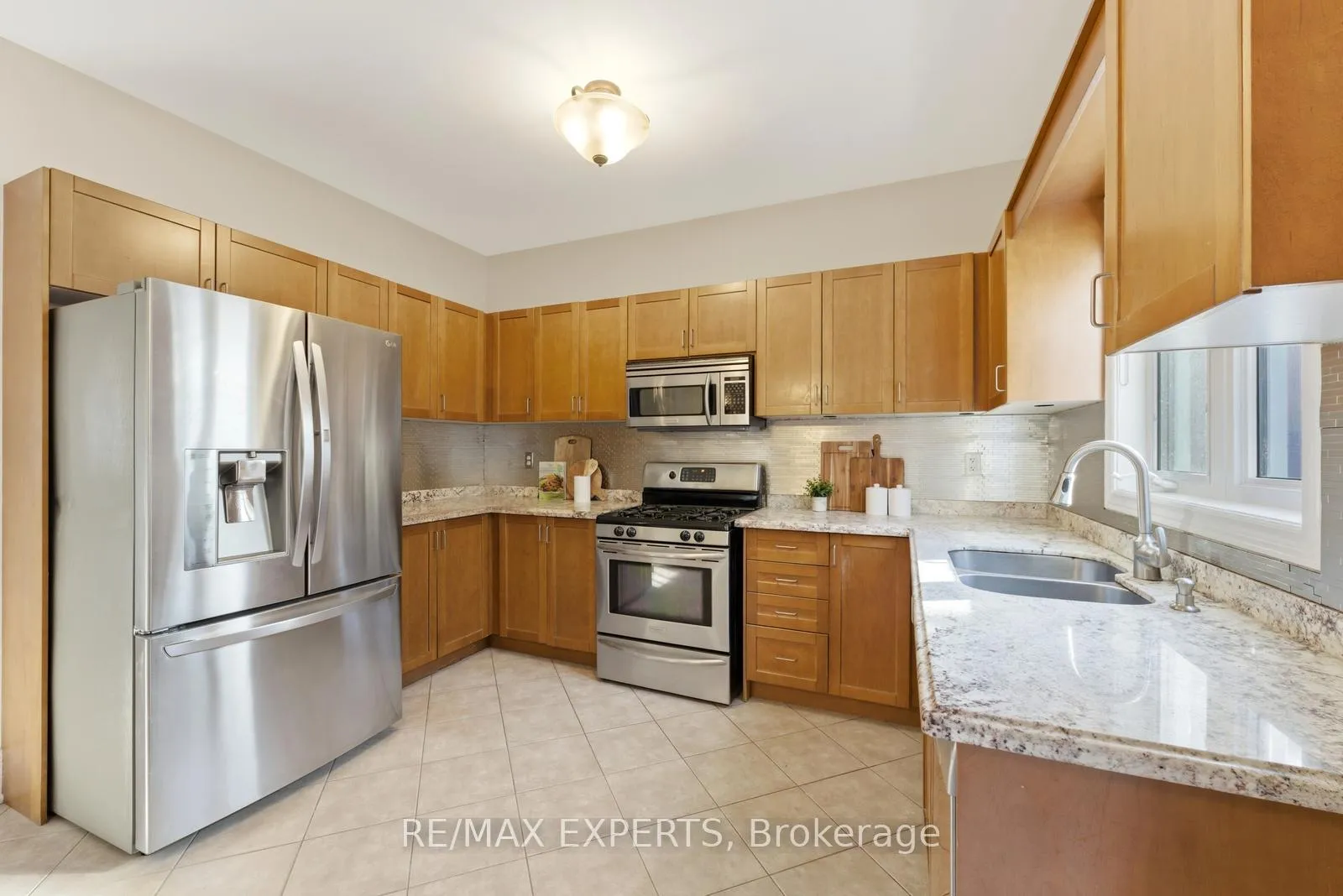 Photo 11 of 219 Regency View Heights, Vaughan, Rural Vaughan — HOMEH
