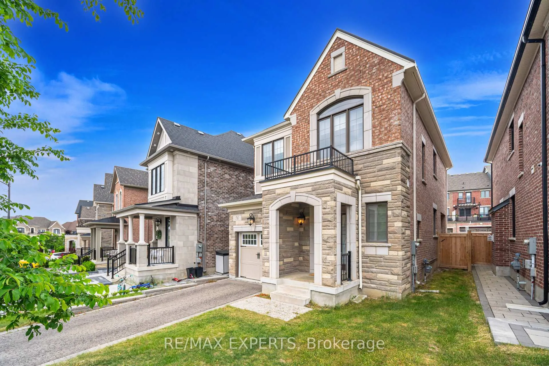 Photo 4 of 56 Lacrosse Trail, Vaughan, Kleinburg — HOMEH