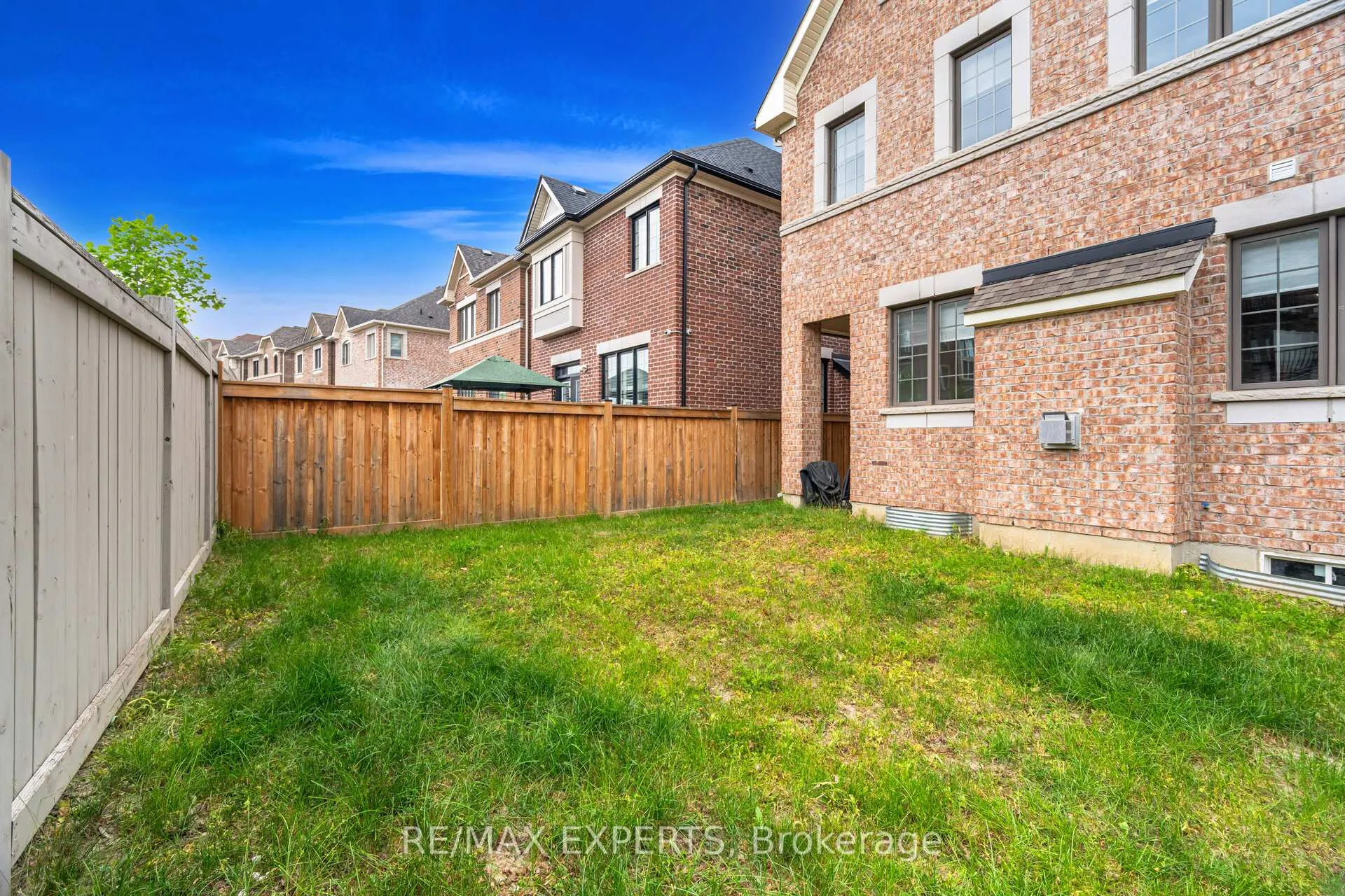 Photo 39 of 56 Lacrosse Trail, Vaughan, Kleinburg — HOMEH