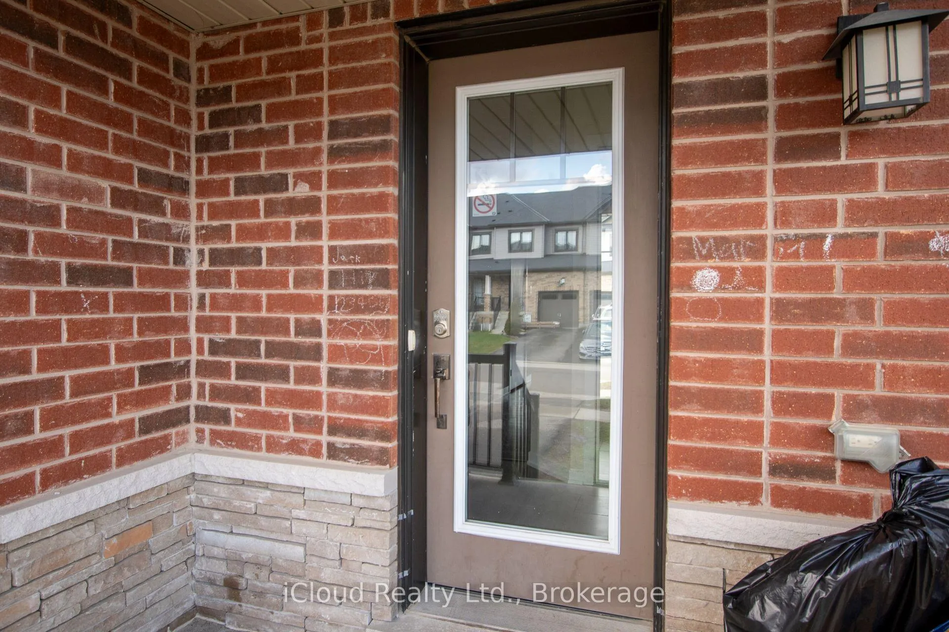 Photo 3 of 11 Sherway Street, Hamilton, Stoney Creek Mountain — HOMEH