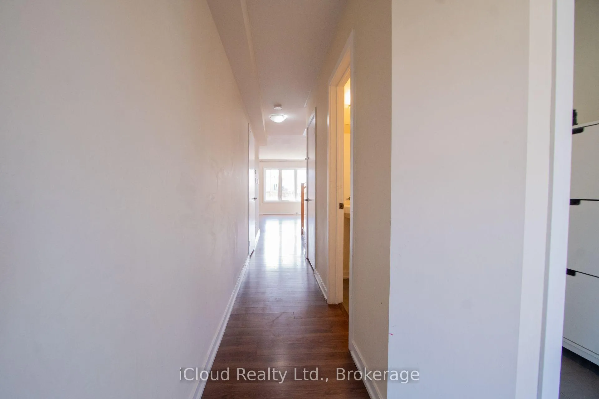 Photo 5 of 11 Sherway Street, Hamilton, Stoney Creek Mountain — HOMEH