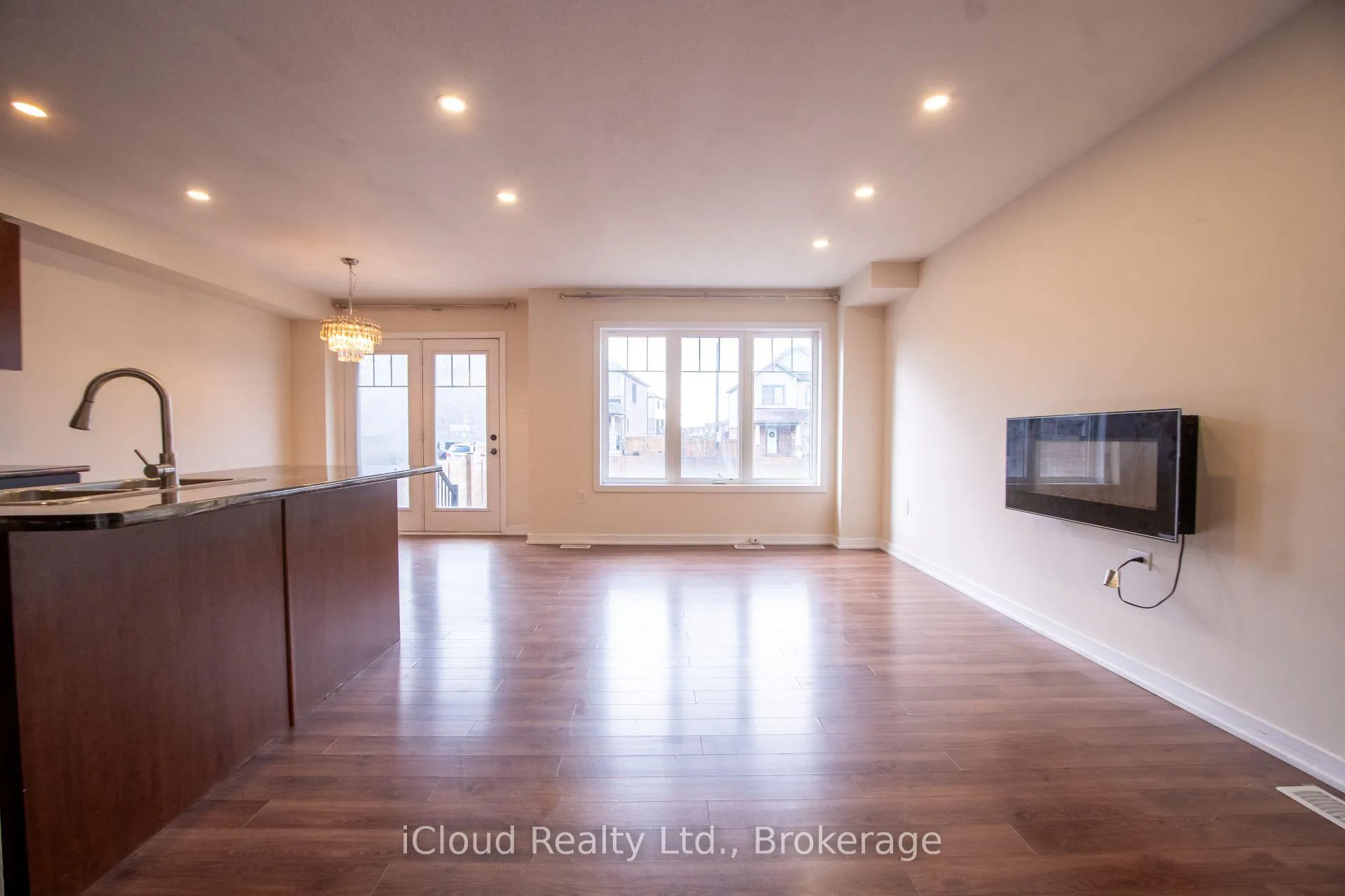 Photo 7 of 11 Sherway Street, Hamilton, Stoney Creek Mountain — HOMEH