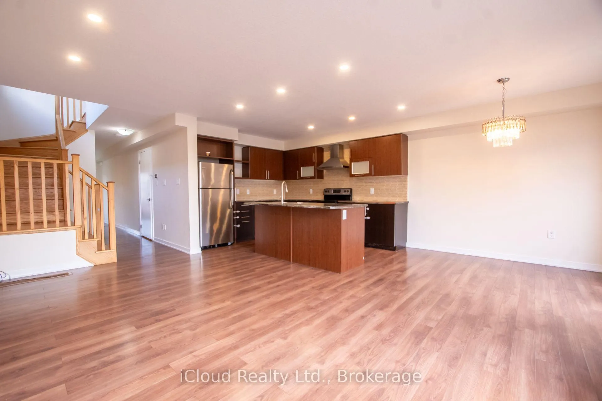 Photo 9 of 11 Sherway Street, Hamilton, Stoney Creek Mountain — HOMEH