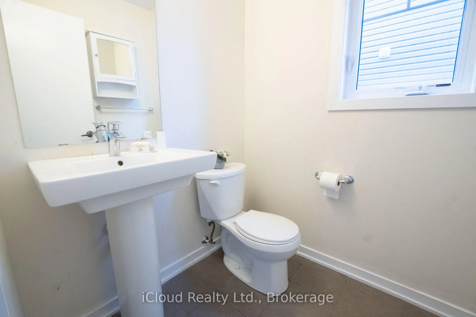Photo 13 of 11 Sherway Street, Hamilton, Stoney Creek Mountain — HOMEH