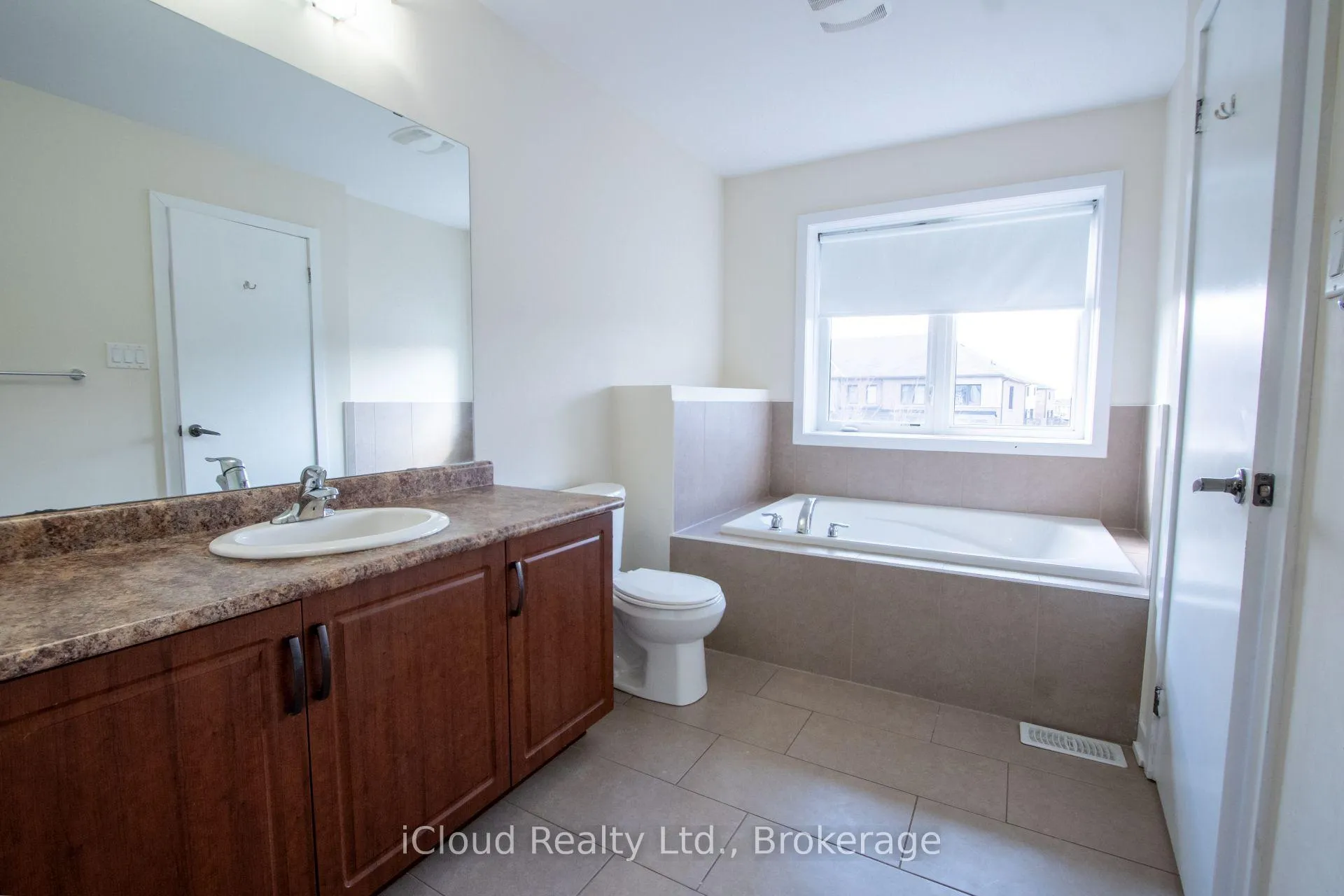 Photo 21 of 11 Sherway Street, Hamilton, Stoney Creek Mountain — HOMEH
