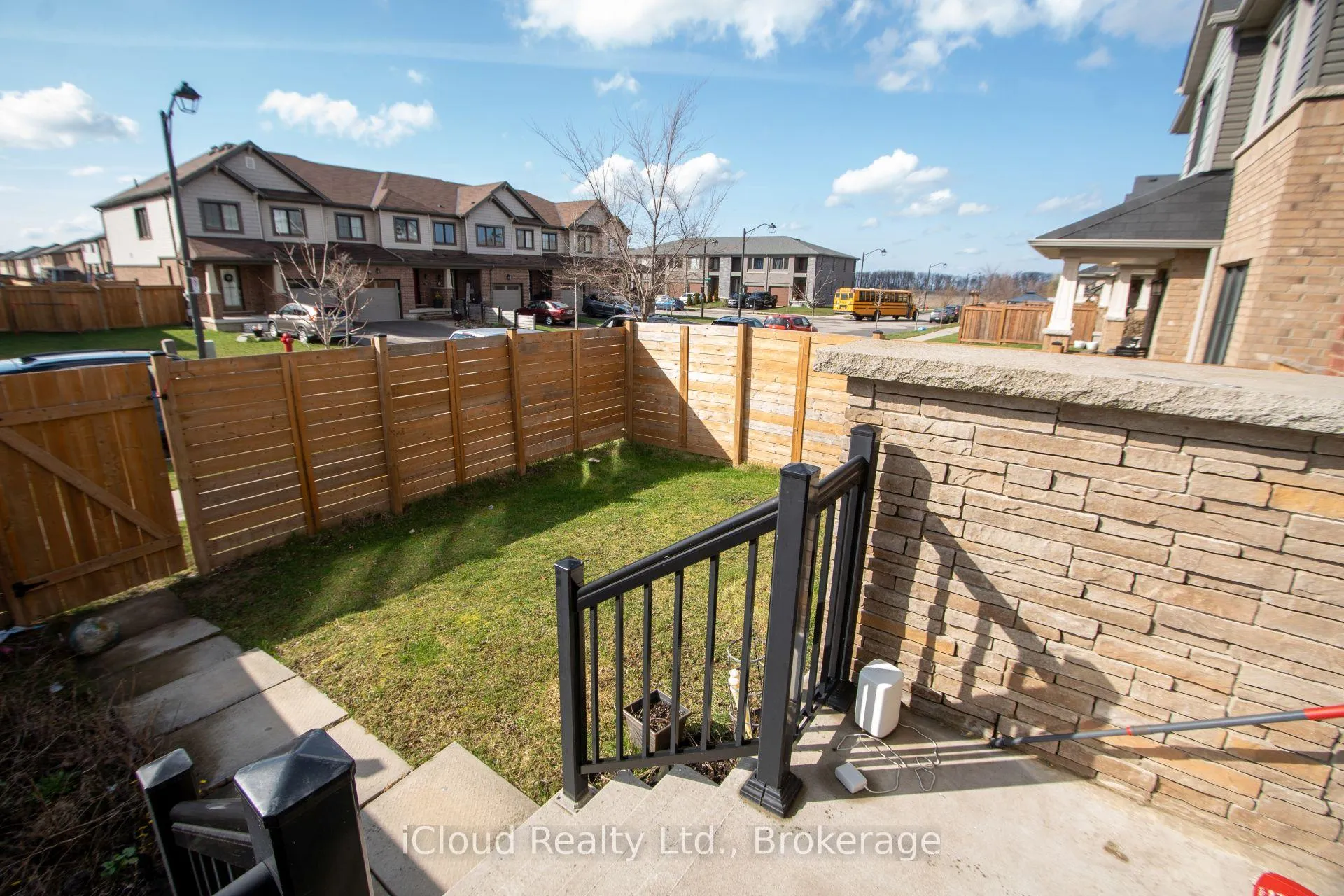 Photo 33 of 11 Sherway Street, Hamilton, Stoney Creek Mountain — HOMEH