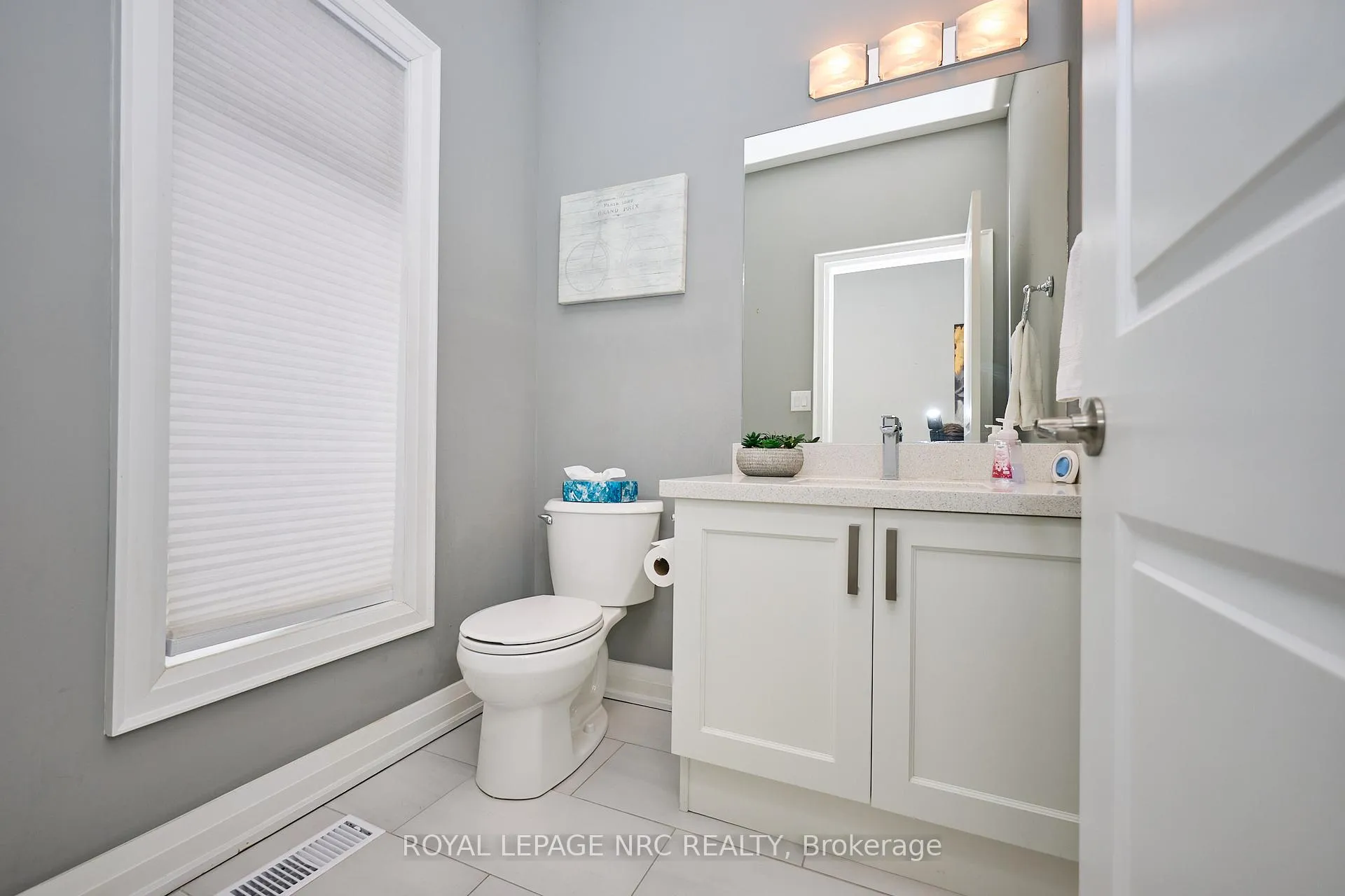 Photo 3 of 10 Leeson Street, St. Catharines, Burleigh Hill — HOMEH