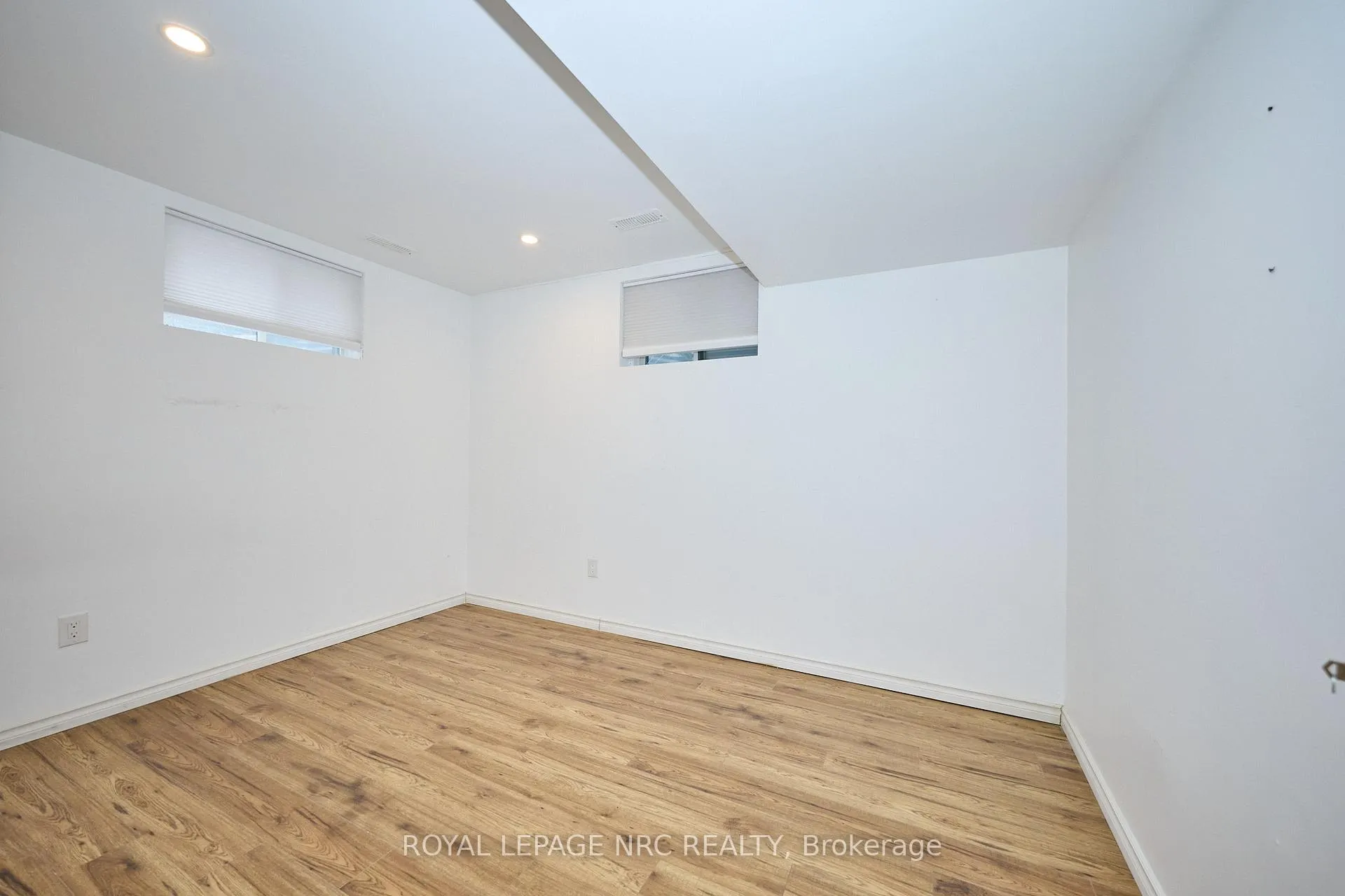 Photo 24 of 10 Leeson Street, St. Catharines, Burleigh Hill — HOMEH